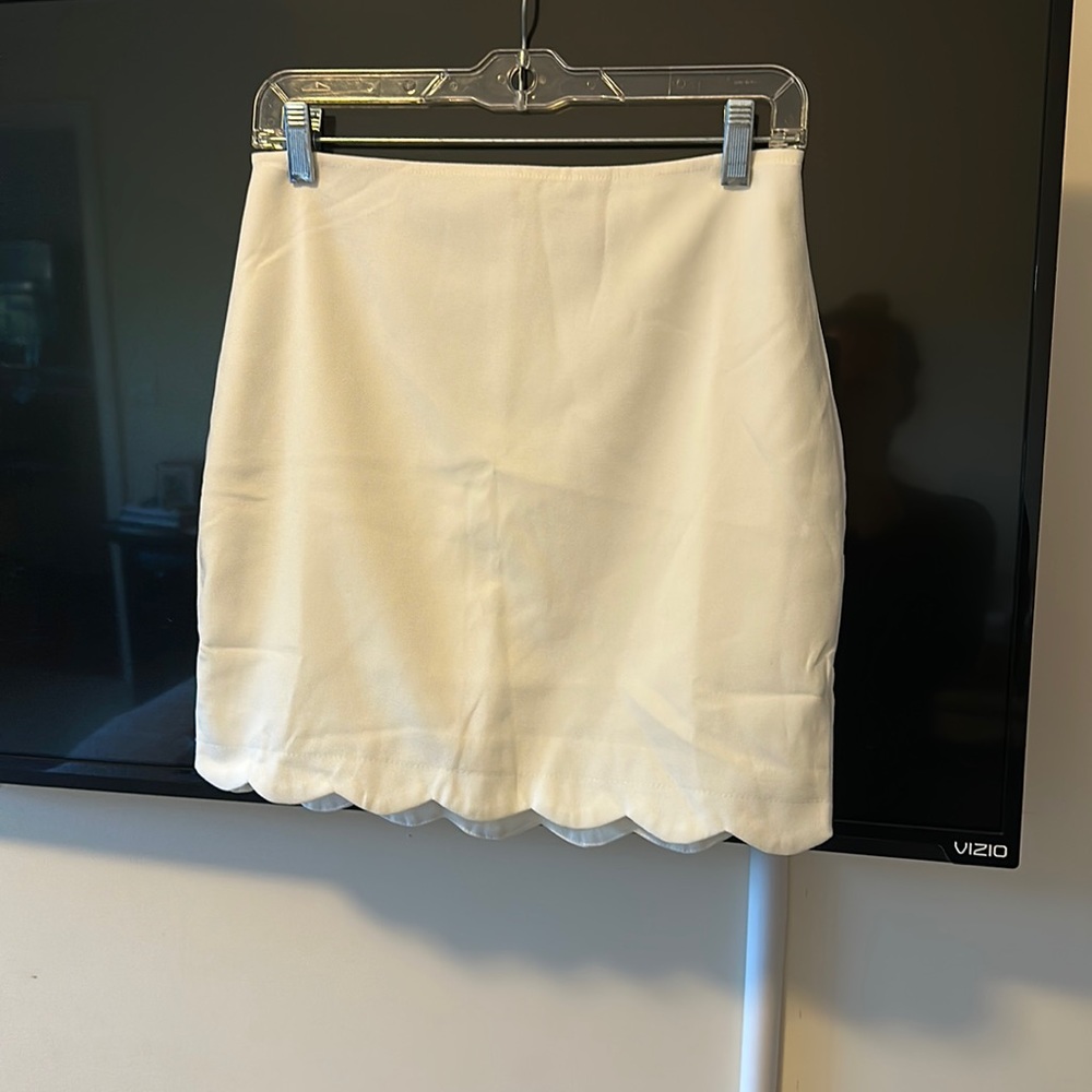Tobi, white scalloped skirt! Medium, $10